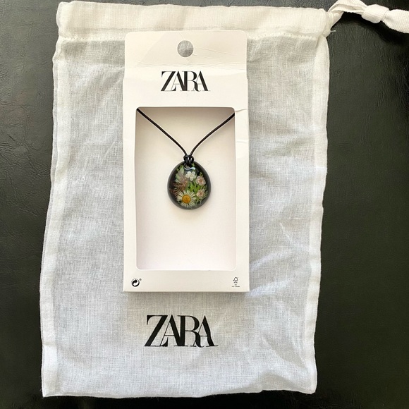 NWT Zara Dry Flowers in Glass Statement Necklace - Picture 4 of 11